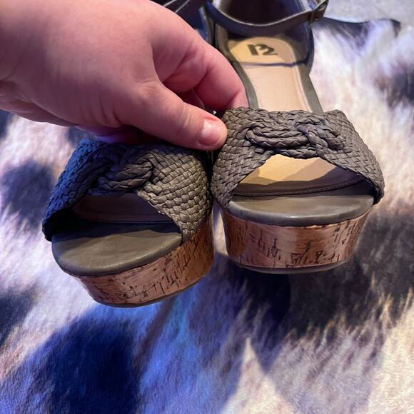 R2 Ankle Strap Heels Open Toe w/ Knot Top Size 10 Taupe - Picture 3 of 12